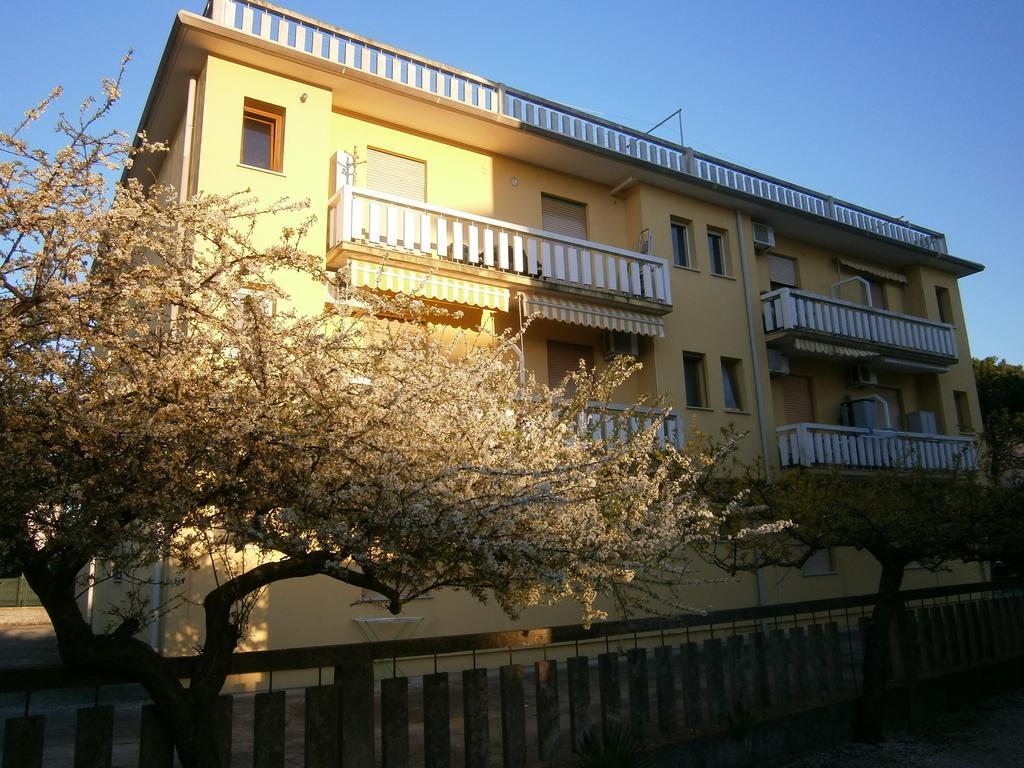 Caorle Economy Apartments Стая снимка
